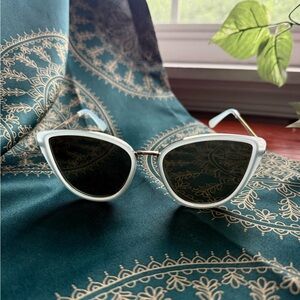 Chic Light Blue Cat-Eye Sunglasses